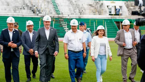 Arce inspecciona obras en el "Tahuichi"