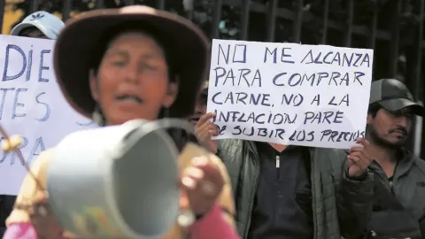 Protesta por la subida de precio en los mercados.