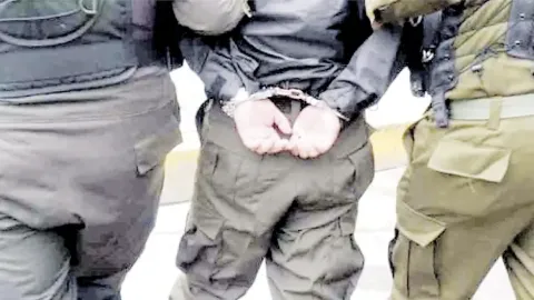 Detención de falso policía.