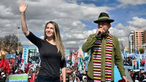 Andrónico Rodríguez y Mariana Prado su acompañante de fórmula.