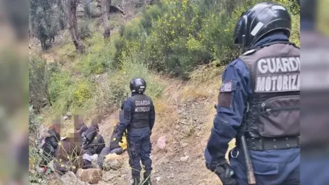 Patrullaje de guardias motorizados.