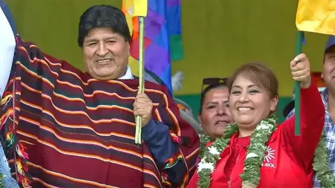 Ampliado del movimiento Evo Pueblo.