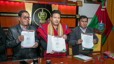 Firma de convenio de transferencia para financiar el embovedado del río Tambo Jawira.