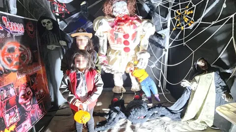 Los niños menores de 13 años de edad deben ingresar con la compañía de una persona adulta.