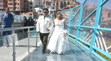 Matrimonio estrena puente de Bicentenario.